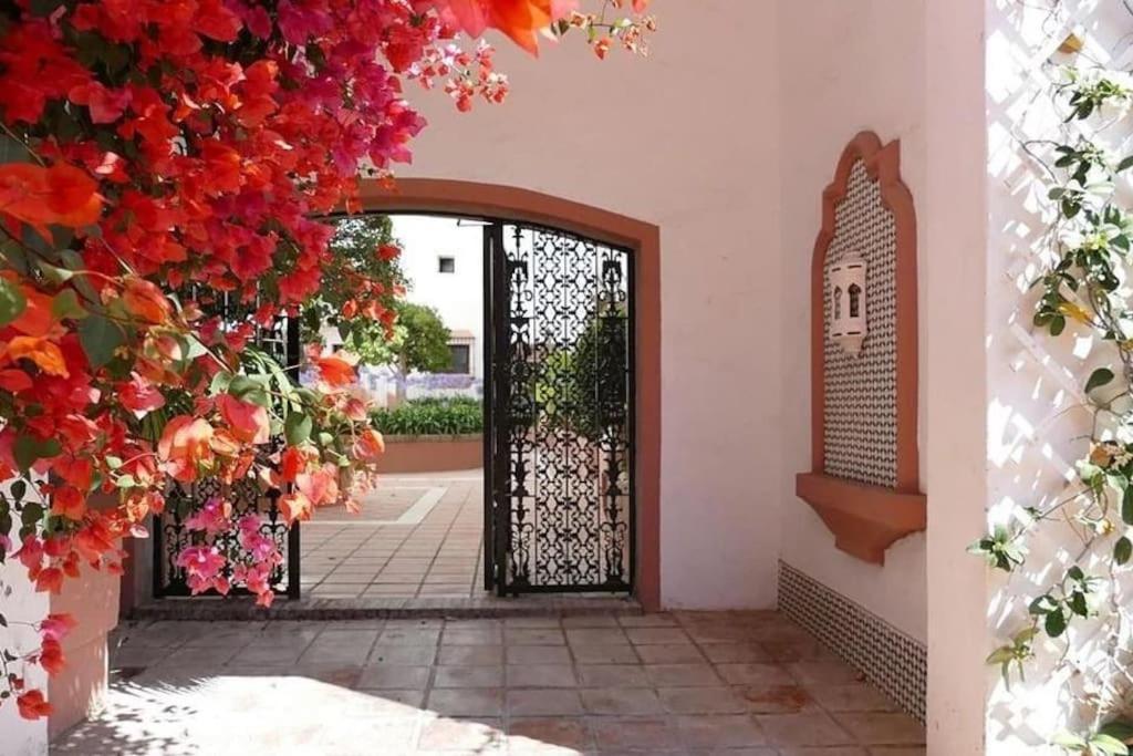 Caprichoso Apartamento En El Corazon De Puerto Banus Marbella Exterior photo